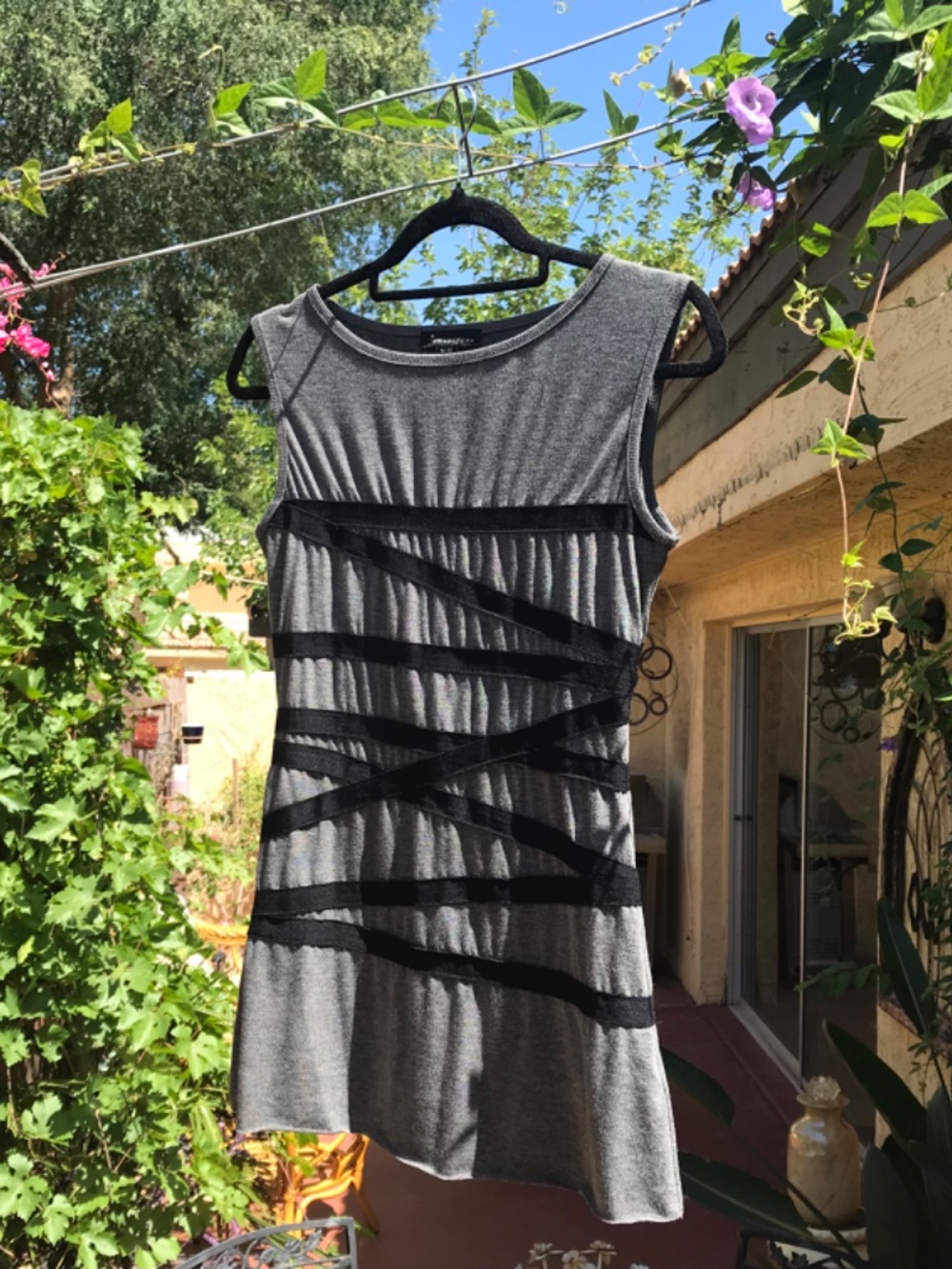TWENTYONE Gray Top With Black Ribbon Detail Stretchy “Right Amount of Sexy” Sz M - Picture 2 of 6